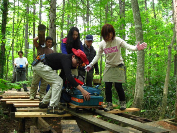 現場まで工具を運ぶ