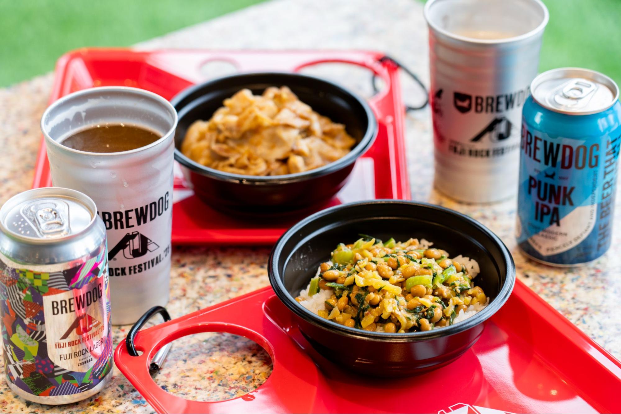 オフィシャルイベントのフードには、おなじみ「もち豚丼」「きりざいめし」が登場した。 photo by BREWDOG